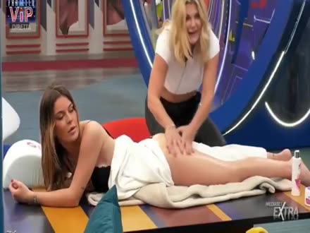 Sophie Codegoni massaggio HOT al culo - GFVIP