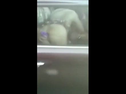 Camionista riprende coppia che fanno sesso in auto