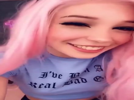 Belle Delphine le esce