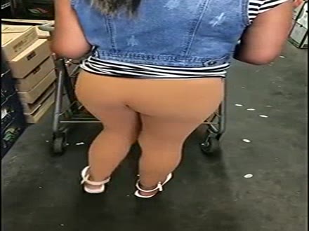 Al supermercato coi leggings color carne