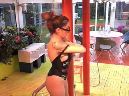 Culo e tette Sophie Codegoni DOCCIA GFVIP