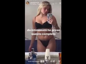 Gaia coi completini HOT di Intimissimi