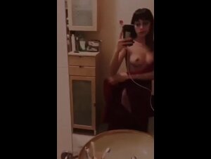 Selfie teen nuda italiana