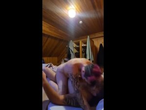 Fidanzata tatuata si fa montare dal ragazzo