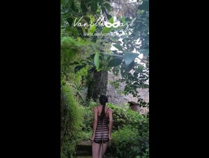 Vanille ed il suo culo 10/10 camminano nel bosco