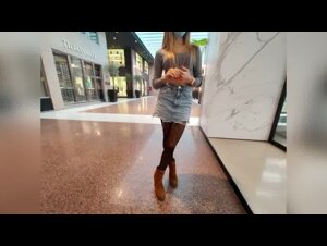 Mi palpa il cazzo al centzro commerciale