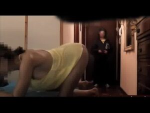 Tentatrice provoca il fattorino ma lui non cede