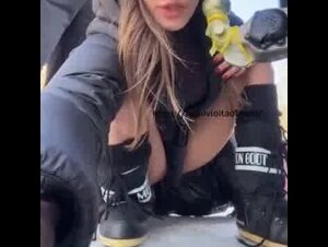 Lo prende nel culo sulla neve