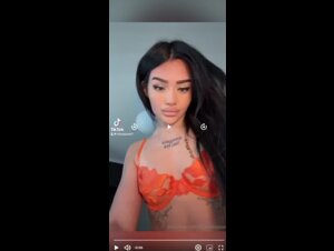 Vittoria lazzari si sculaccia