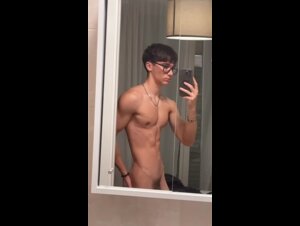 Nudo allo specchio