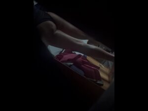 Troia filmata mentre si cambia